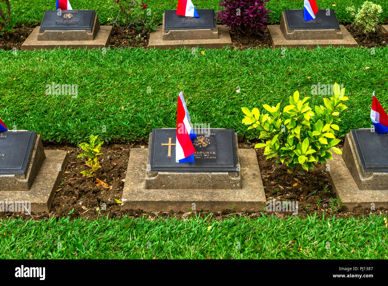 Chong Kai Allied War Cemetery, Kanchanaburi, 10/01/15 Grave marker from fallen WWii prisoner of war Stock Photo