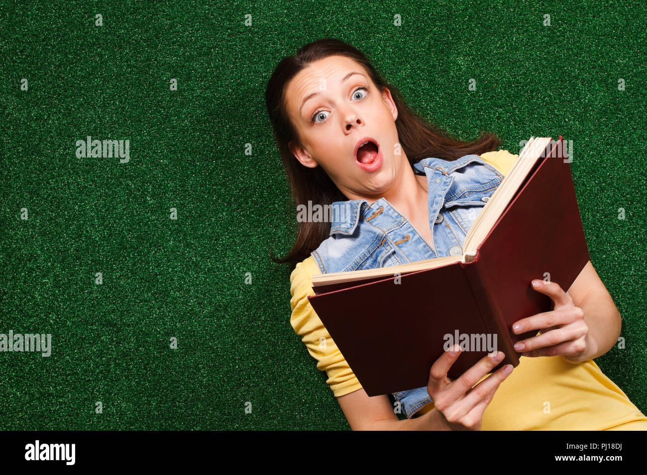 Woman shock reading book hi-res stock photography and images - Alamy