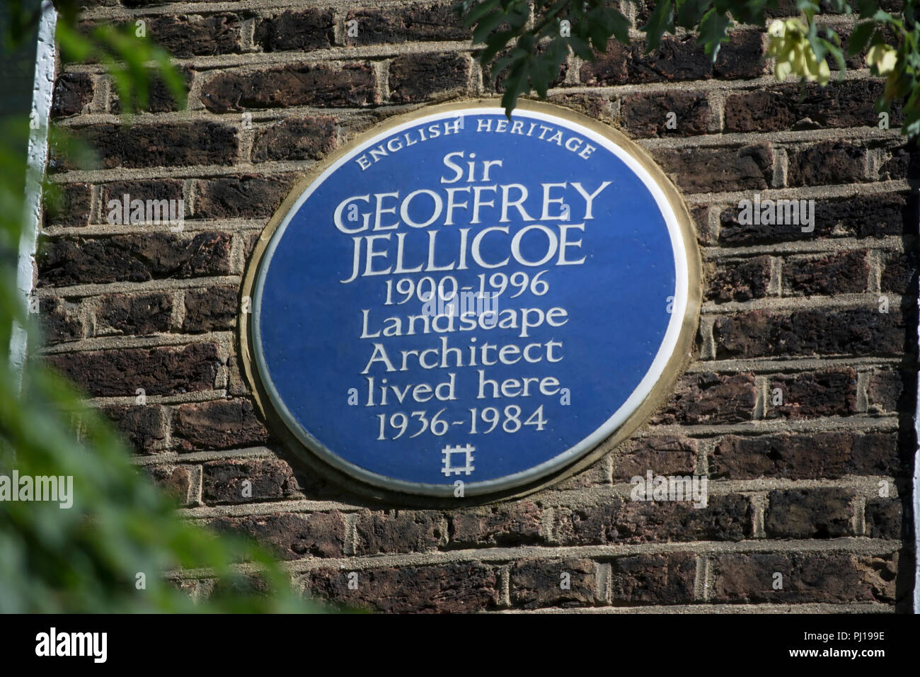 english heritage blue plaque marking a home of landscape architect sir geoffrey jellicoe, gospel oak, london, england Stock Photo