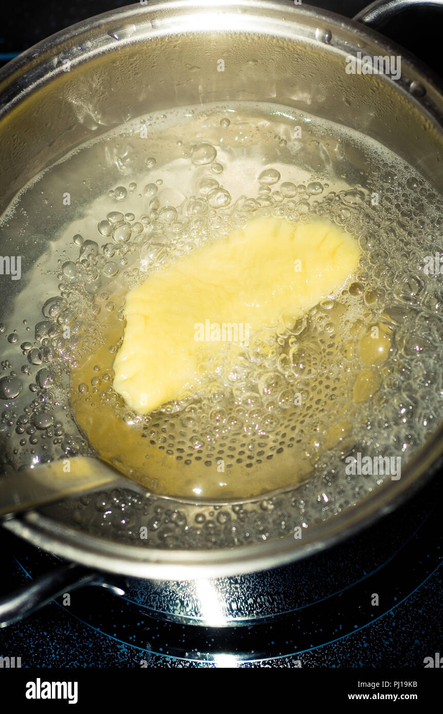 Deep fat frying hires stock photography and images Alamy