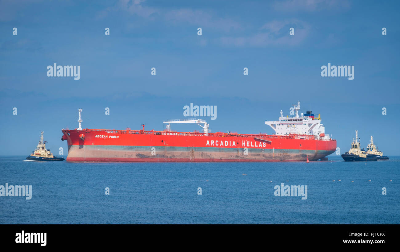 The crude oil tanker Aegean Power with a deadweight of 115,754 tons is brought into Seal Sands port by four tugs. Stock Photo
