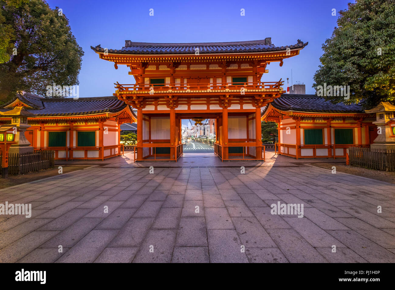Gion shrine hi-res stock photography and images - Alamy