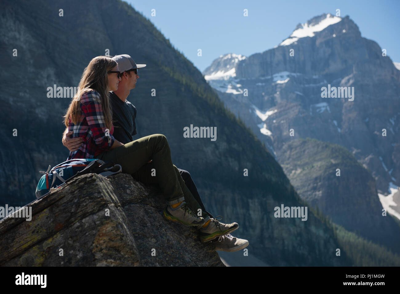 Male and female sitting on rock hi-res stock photography and images - Alamy