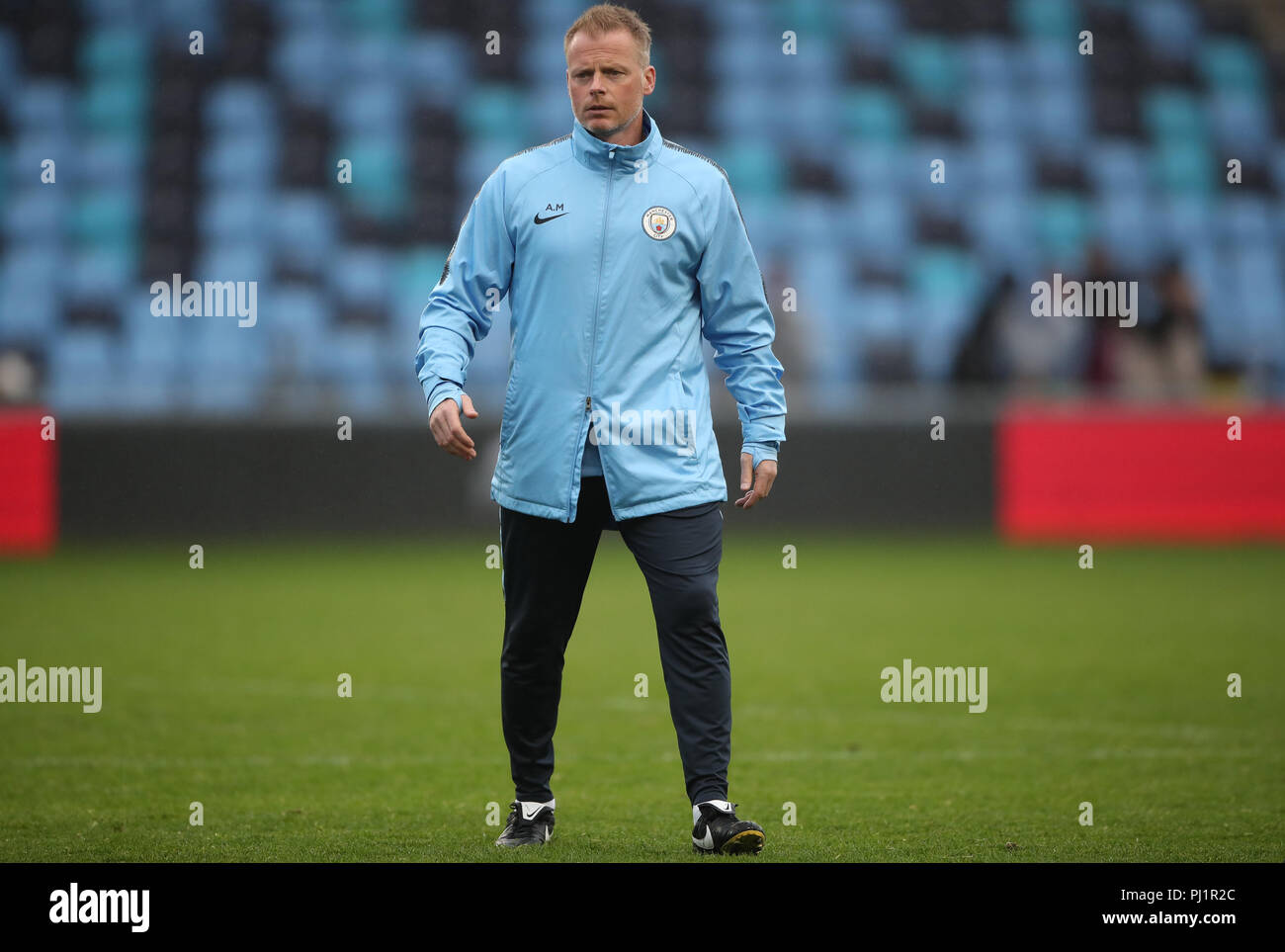 Manchester City Women coach Alan Mahon during the Continental Tyres Cup,  Group One North match at the Academy Stadium, Manchester Stock Photo - Alamy