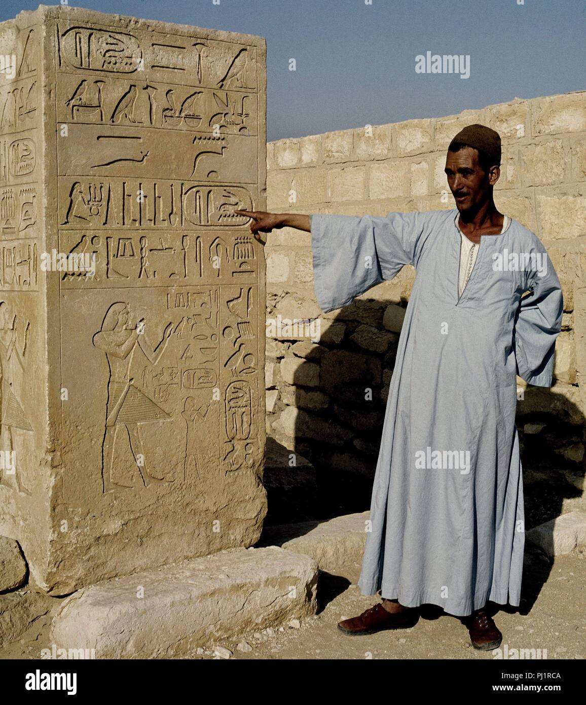 TUMBA DE TIUI-ARABE ENSENA EL RELIEVE CON ESCRITURA - III MILENIO AC. Location: MASTABA DE TI, SAQQARAH, EGYPT. Stock Photo