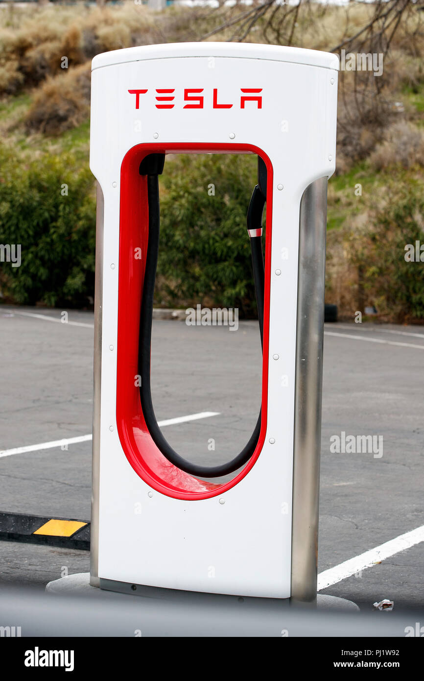 Buttonwillow Tesla Supercharger, Buttonwillow, California, United