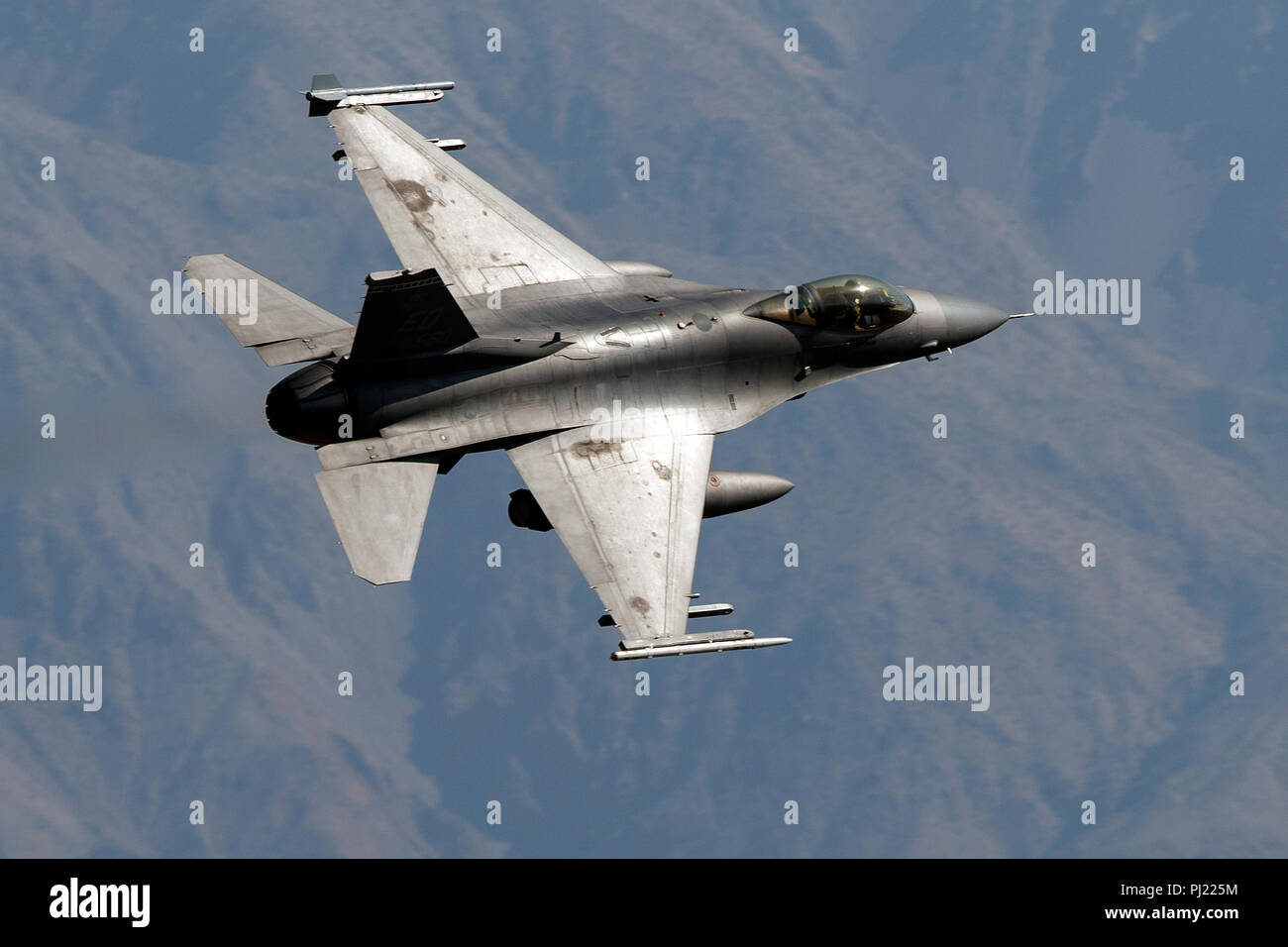 United States Air Force General Dynamics F-16C Fighting Falcon Block 30B (85-1560) flies low level on the Jedi Transition through Star Wars Canyon / Rainbow Canyon, Death Valley National Park, Panamint Springs, California, United States of America Stock Photo