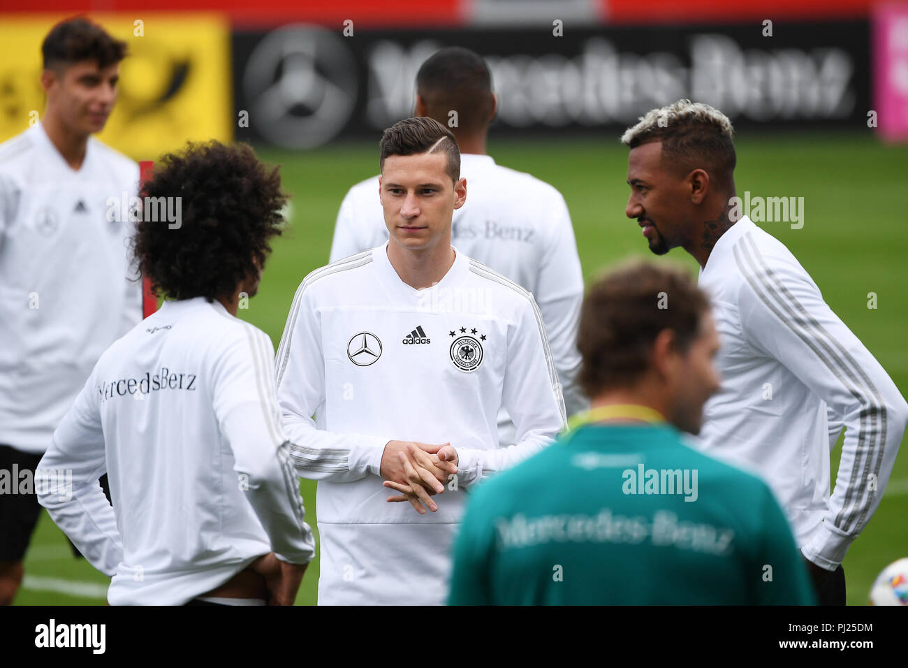Julian Draxler (Germany) left: Leroy Sane (Germany), Jerome Boateng (Germany), (right). GES/Football/Training of the German national football team in Muenchen, 03.09.2018 Football/Practice German National Football Team, Munich, September 3, 2018 | usage worldwide Stock Photo