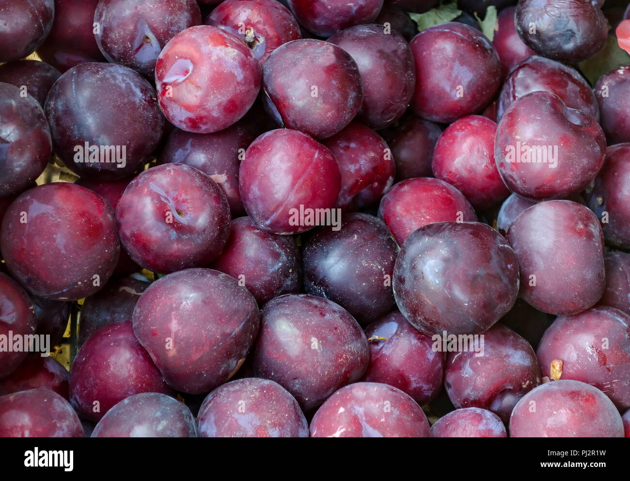 Many whole cut ripe hi-res stock photography and images - Alamy