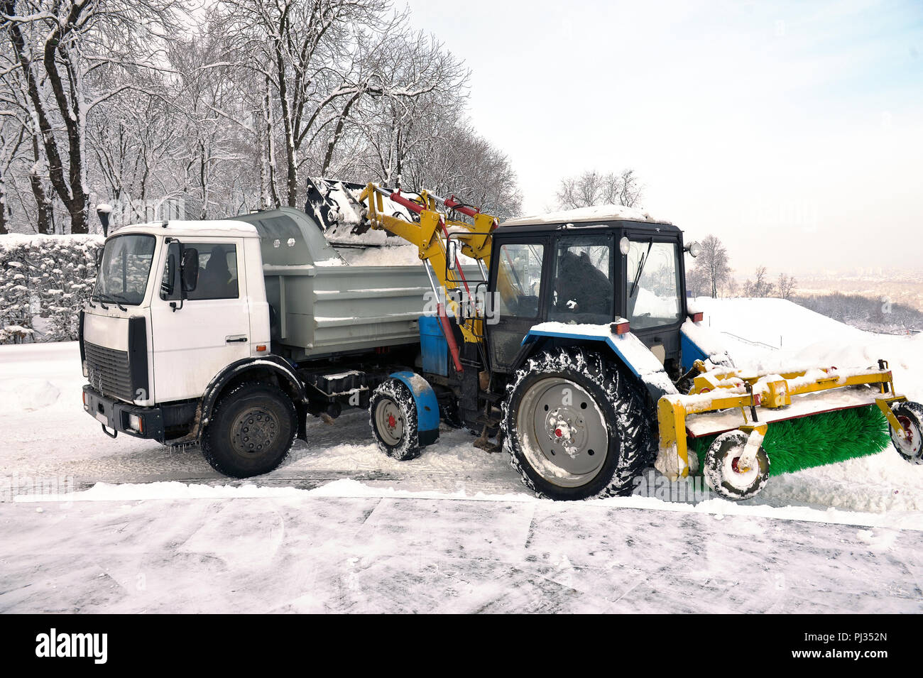 cleaning and snow loading on the truck Stock Photo - Alamy