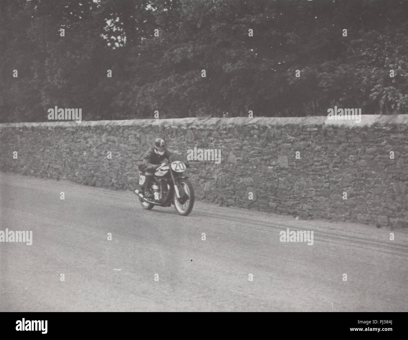 Vintage 1950 Photograph of a Motorcycle Race at Cadwell Park, Lincolnshire. Motorcycle Rider L.R.Archer. 499 Norton Stock Photo