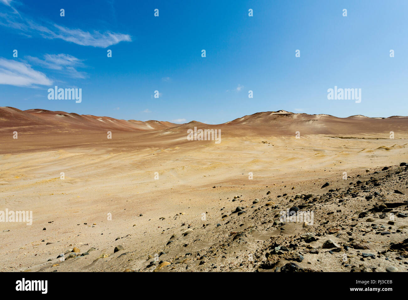 Malerische, hügelige Landschaft im Nationalpark Paracas Peru Stock Photo