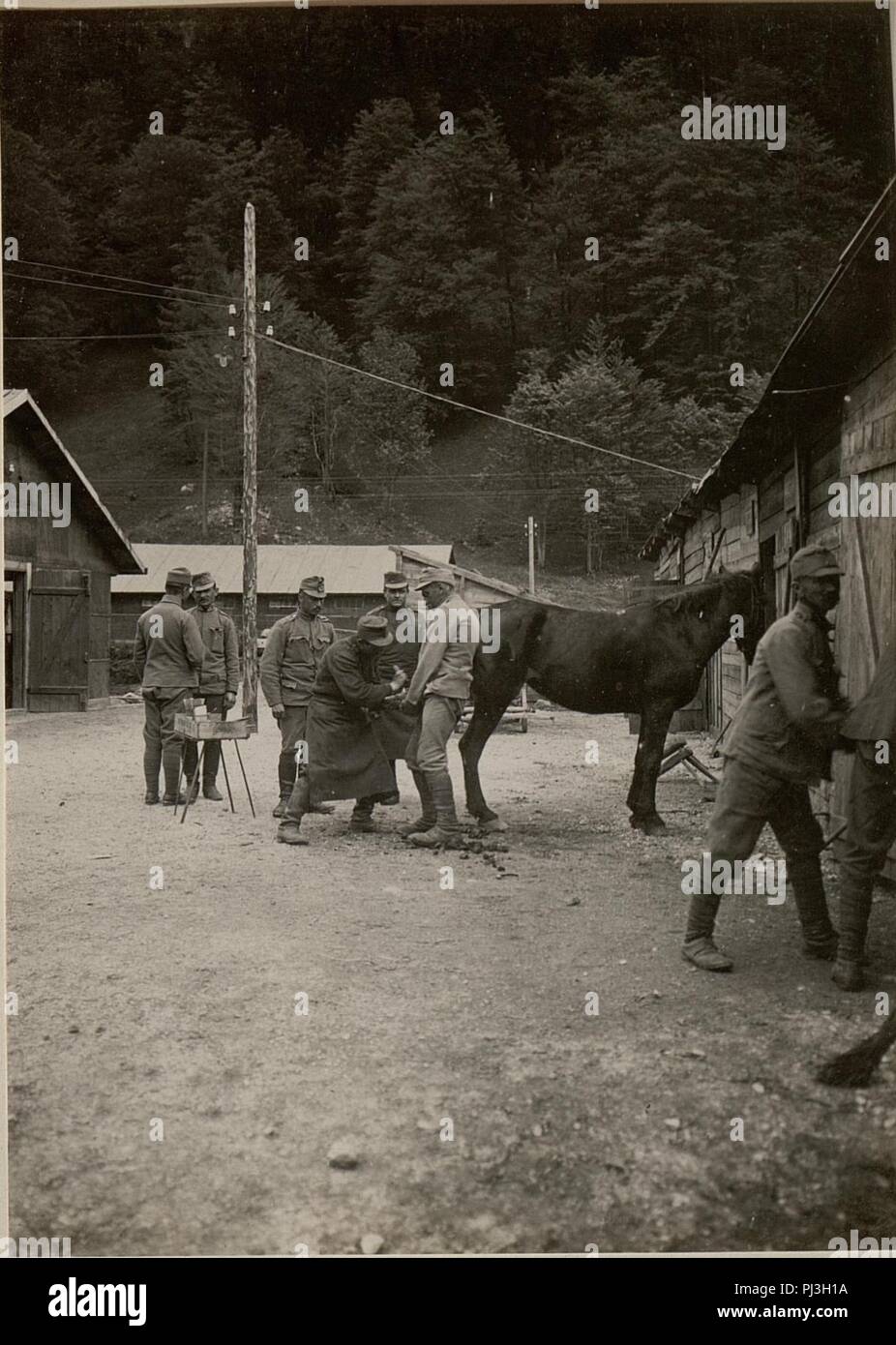 Barackenlager in Raibl elektrisch beleuchtet. Aufgenommen am 16. Mai 1916. Stock Photo