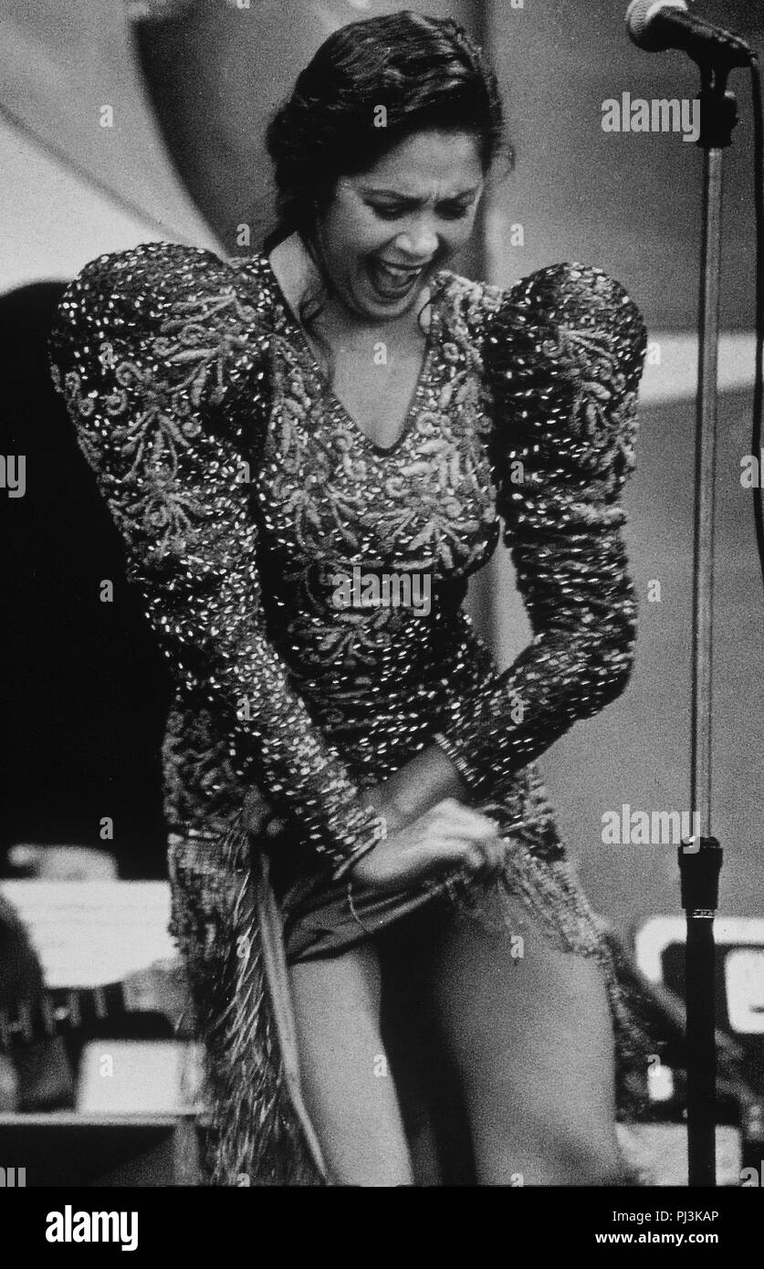 ISABEL PANTOJA DURANTE UNO DE SUS CONCIERTOS Stock Photo - Alamy