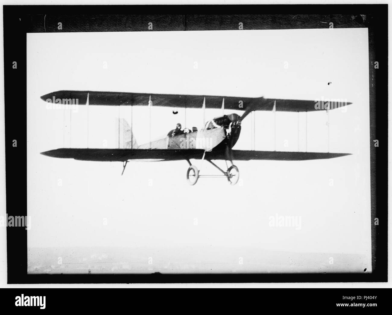 AVIATION, ARMY. EARLY TYPE THOMAS FLYER, TRACTOR BIPLANE Stock Photo