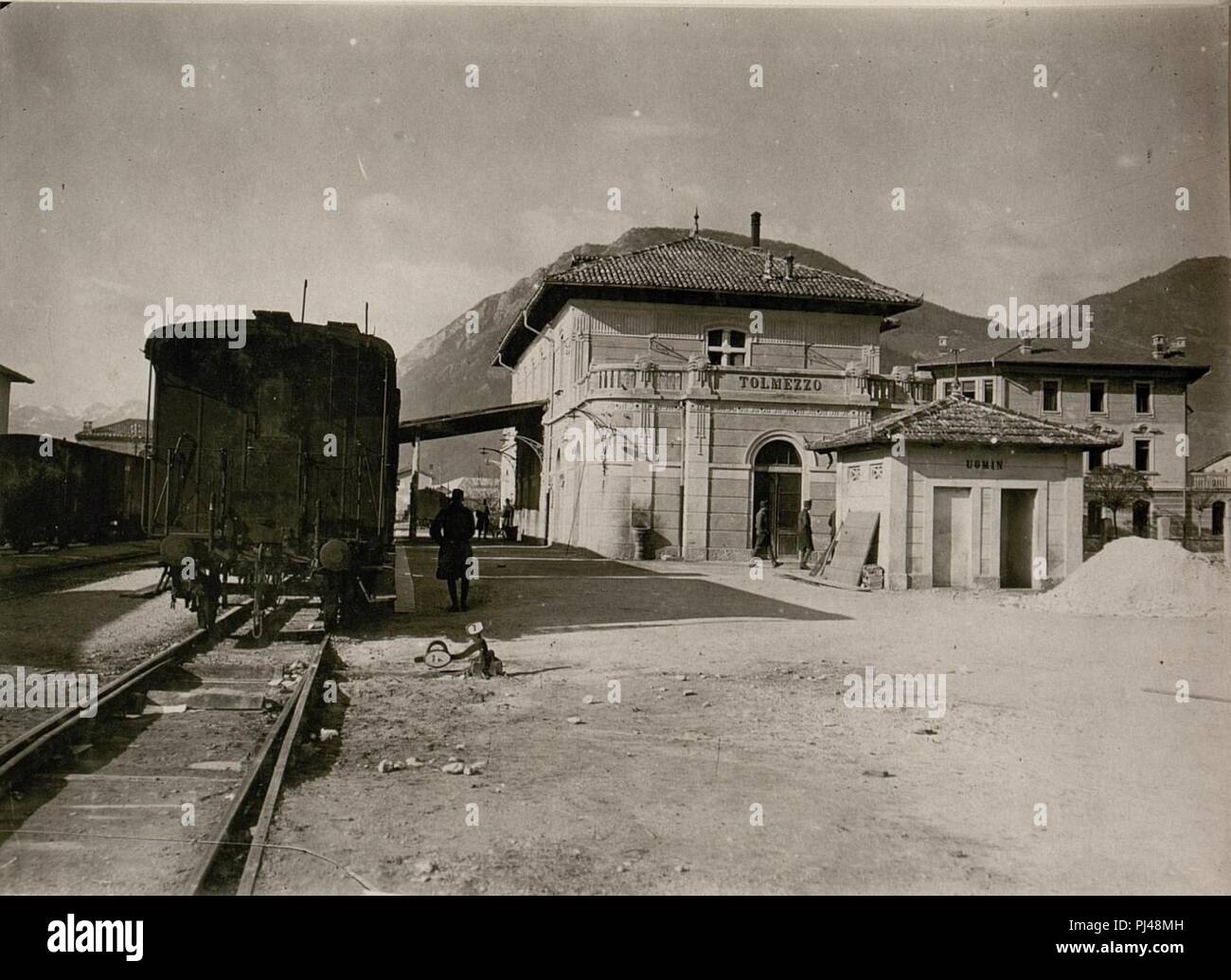 Bahnhof Tolmezzo Stock Photo Alamy