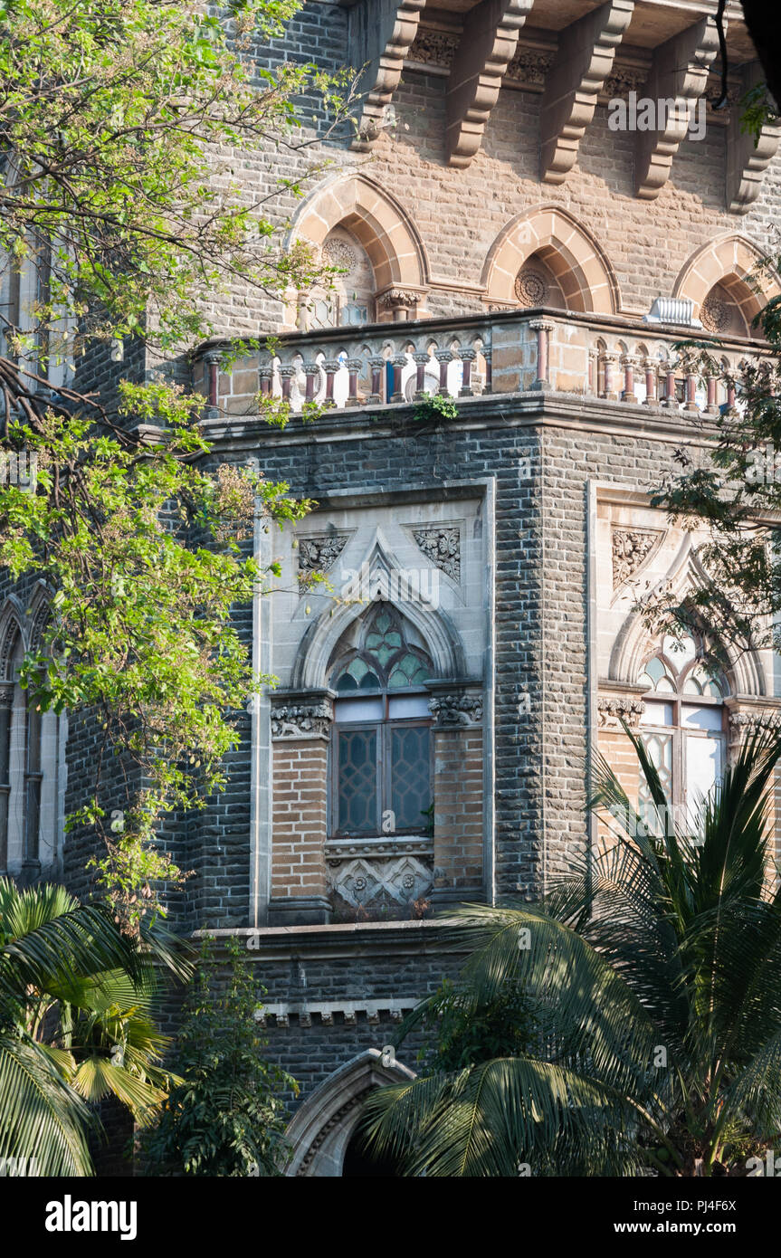 Ornate windows in the stone building of Bombay High court Stock Photo