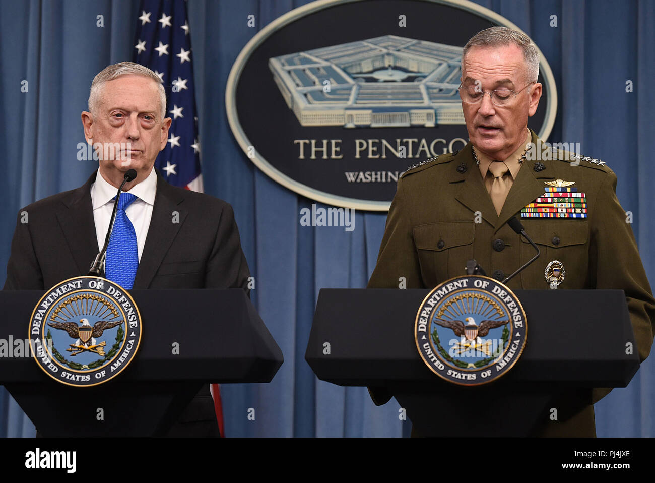 Secretary of defense james n mattis hi-res stock photography and images ...