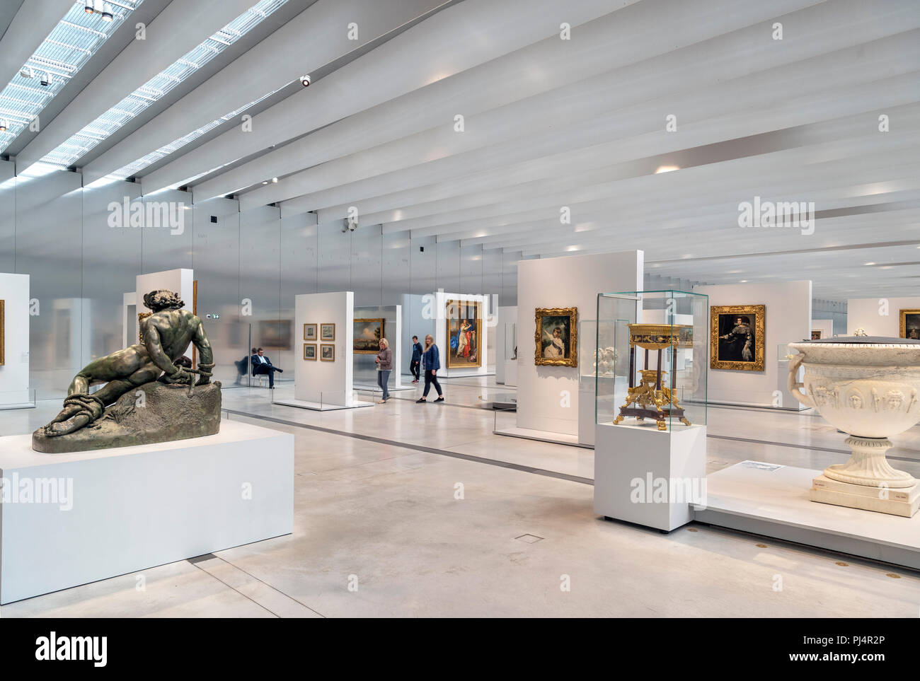 La Galerie du Temps in the Louvre-Lens museum, Lens, Pas de Calais,  Northern France Stock Photo - Alamy