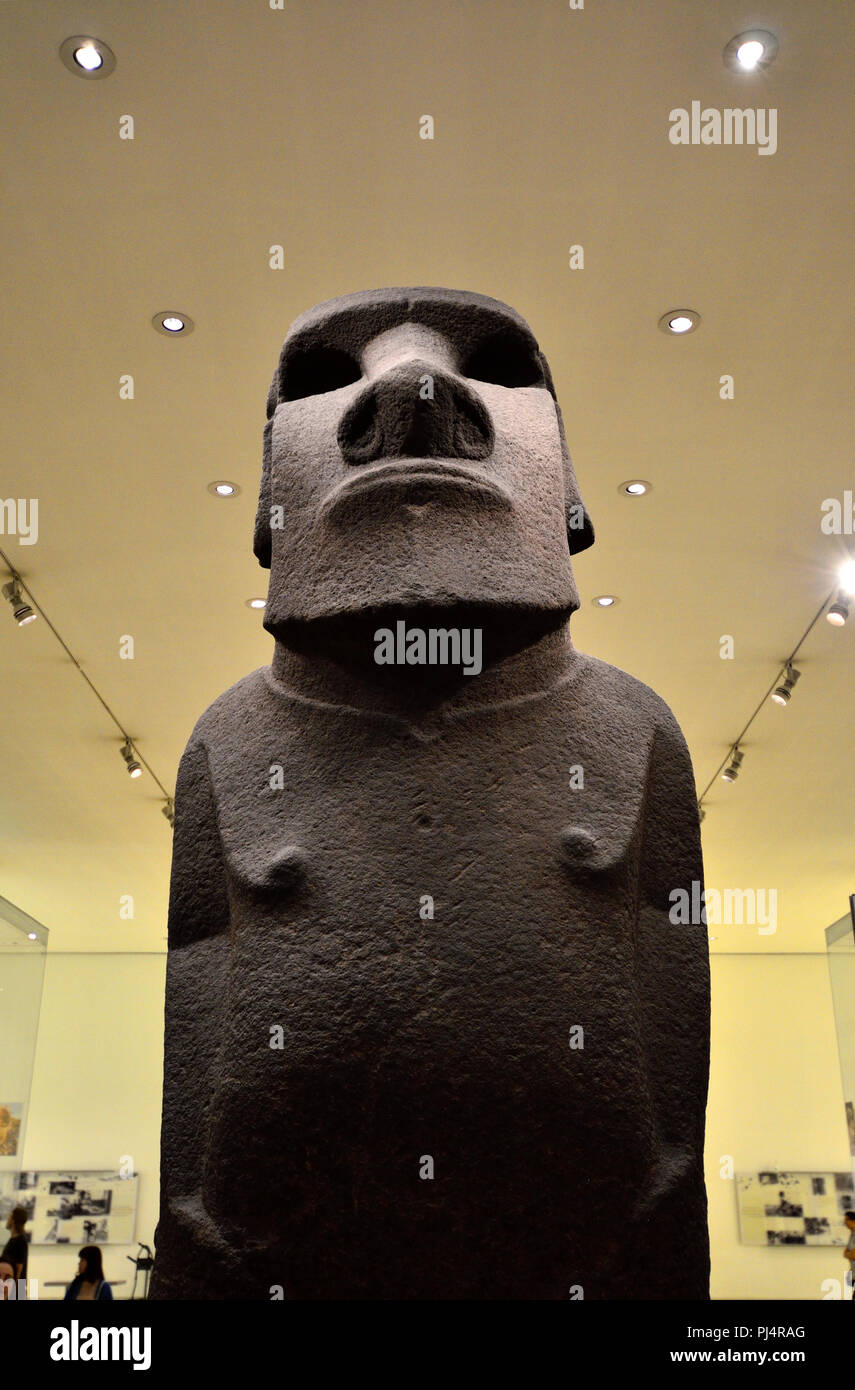 Easter Island basalt statue known as Hoa Hakananai'a (AD 10001200