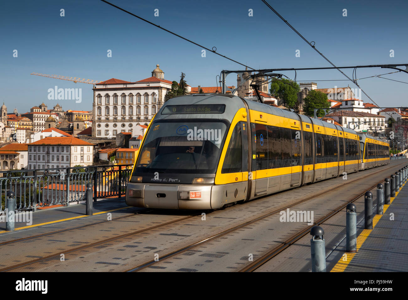 Portugal, Porto, Ribeira, Metro do Porto suburban light rail train crossing Luis I bridge Stock Photo