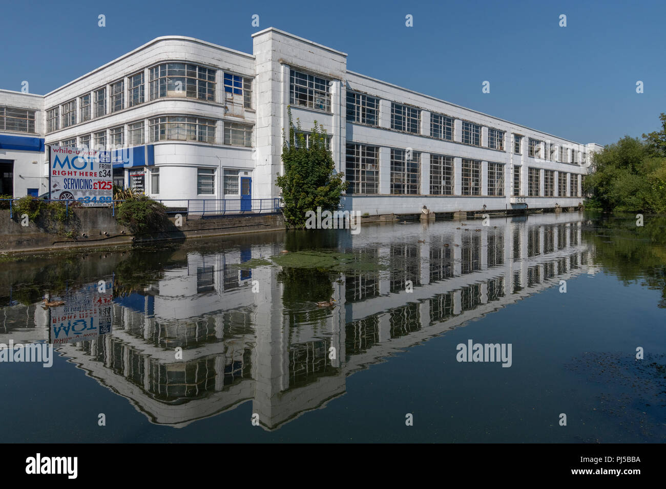 Modernist, Art Deco style car showroom for Rootes built on the River Len in Mill Street, Maidstone. Completed in 1938 by architects Howard and Souser. Stock Photo