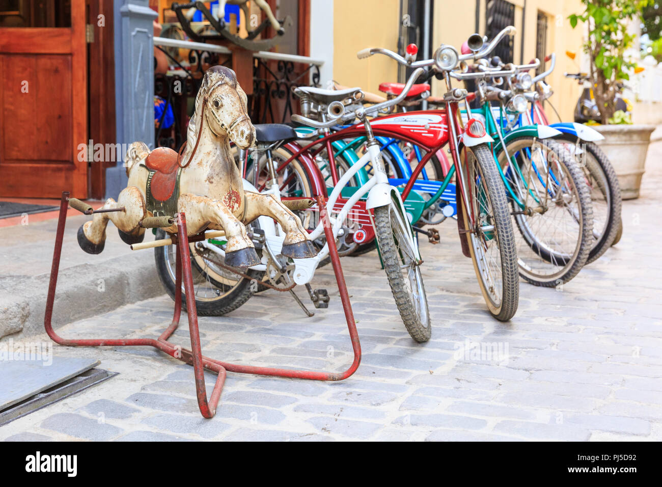 Bicycles, bike rental stand and nostalgic vintage rocking outside a cafe in Havana, Cuba Stock Photo - Alamy