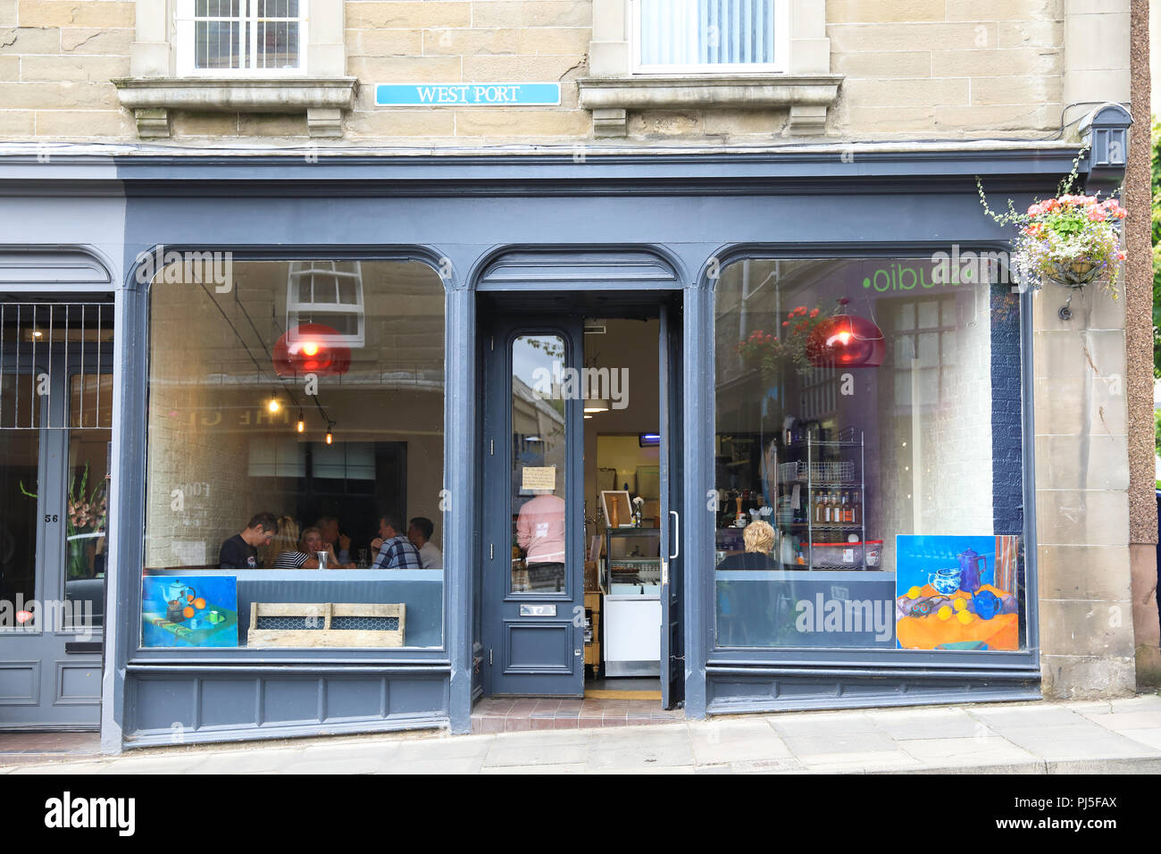 The friendly neighbourhood Parlour Cafe on West Port in the City of Dundee's West End, in Scotland, UK Stock Photo