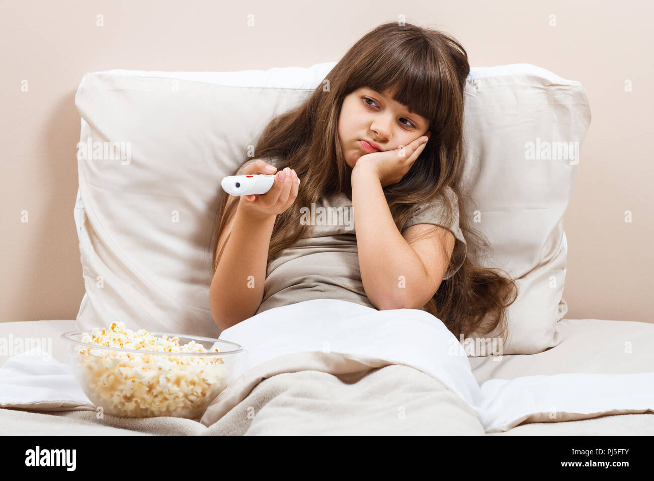 Девушка скучает. Мишка для детей. Скучающий девочкой. Скучающий девочкой. Человеку скучно.