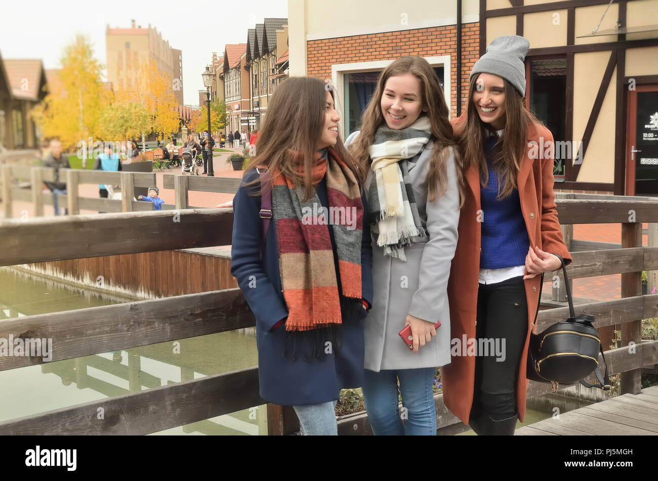 Three girls on bridge hi-res stock photography and images - Alamy