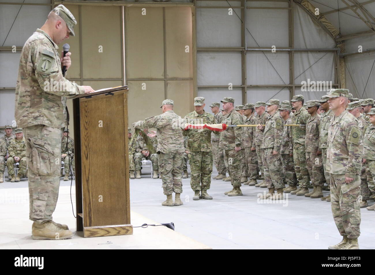 CAMP BUEHRING, Kuwait - The 935th Aviation Support Battalion, 35th Combat Aviation Brigade, Commander Lt. Col. Leif Thompson and Command Sgt. Maj. Paul Durr unfurl their Battalion Colors during a transfer of authority ceremony Aug. 26 at Camp Buehring, Kuwait. The ceremony signified the completion of the 935th ASB's nine-month deployment and the assumption of authority ofver the mission for the 935th ASB (U.S. Army photo by Capt. Briana McFarland/ 449 CAB) Stock Photo