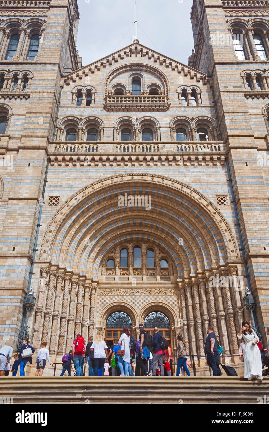 London, South Kensington   The Romanesque entrance of the Natural History Museum in the Cromwell Road Stock Photo
