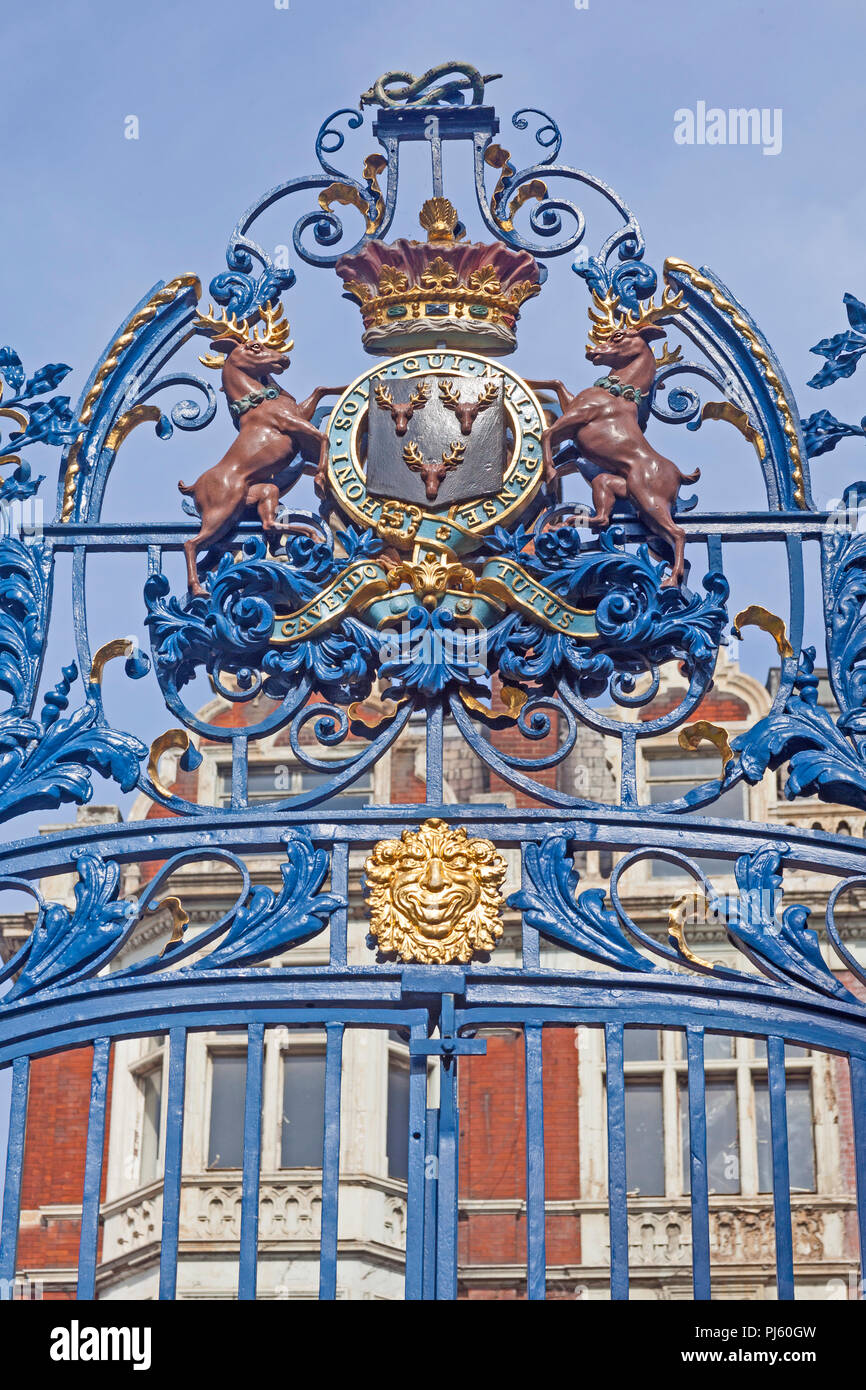 London, Green Park   The ornate Cavendish Gates in Piccadilly, once belonging to the demolished Devonshire House Stock Photo
