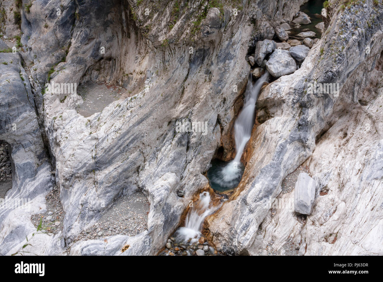 Narrow Kelan River, embranchment from the Liwu River, cascading down rock folds and marble cliffs, view from above, Tunnel of Nine Turns, Taroko Stock Photo