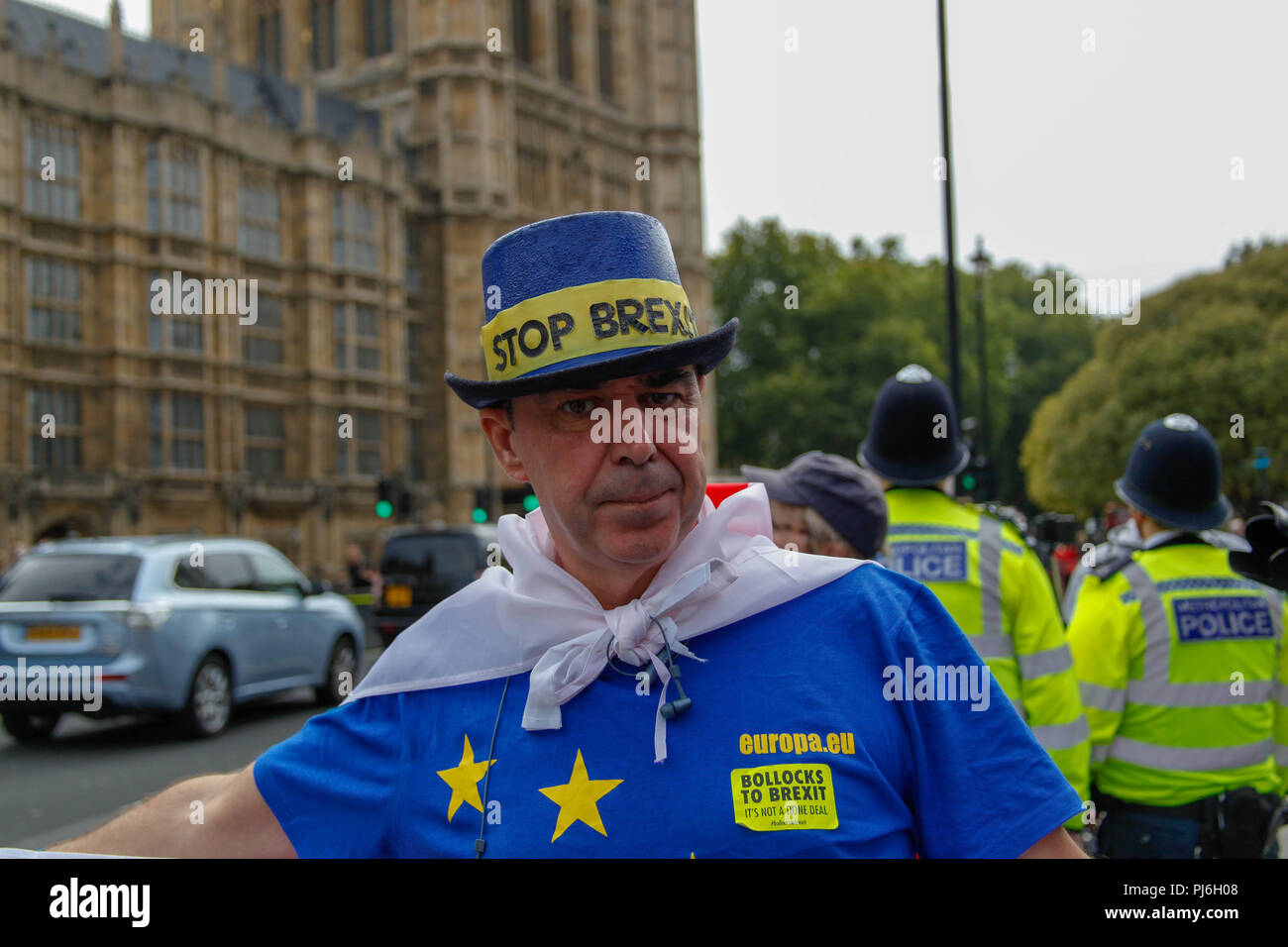 London, UK. 5th Sept 2018. Anti-Brexit Protester outside Parliament Credit: Alex Cavendish/Alamy Live News Stock Photo