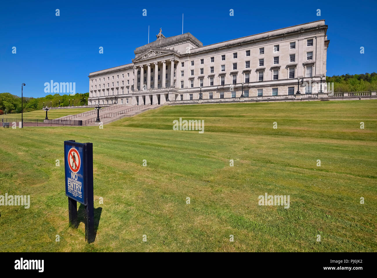 Northern Ireland, Belfast, Stormont, Parliament or Northern Ireland Assembly Buildings with No Entry sign in the foreground. Stock Photo