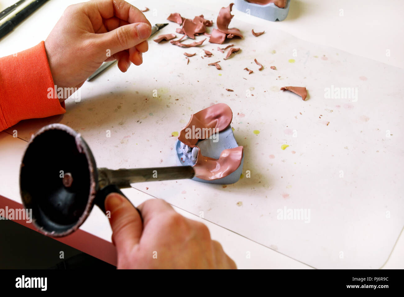 Warming of Shellac base plates. Dentures. Dental prosthesis, dentures