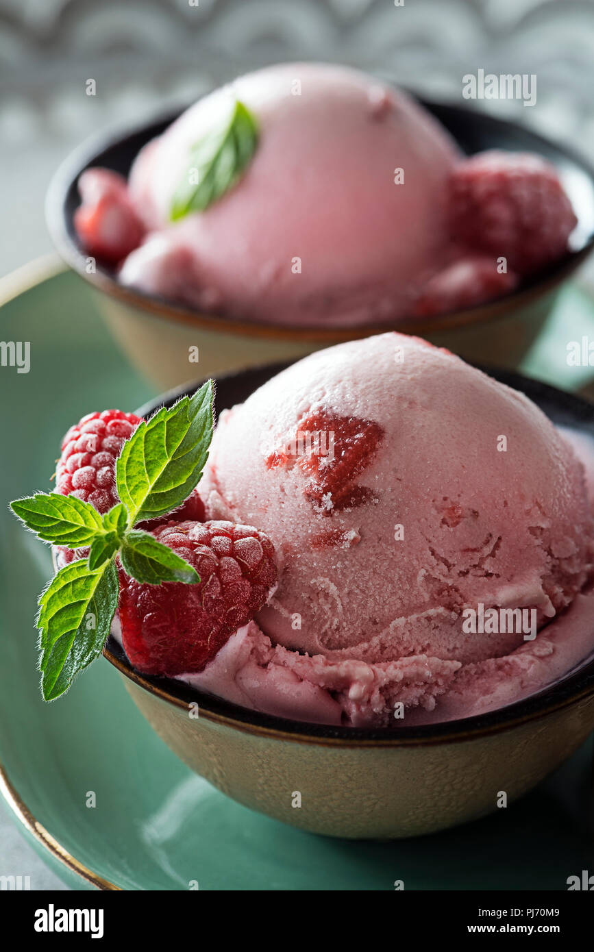 Ice cream scoops in bowl hires stock photography and images Alamy