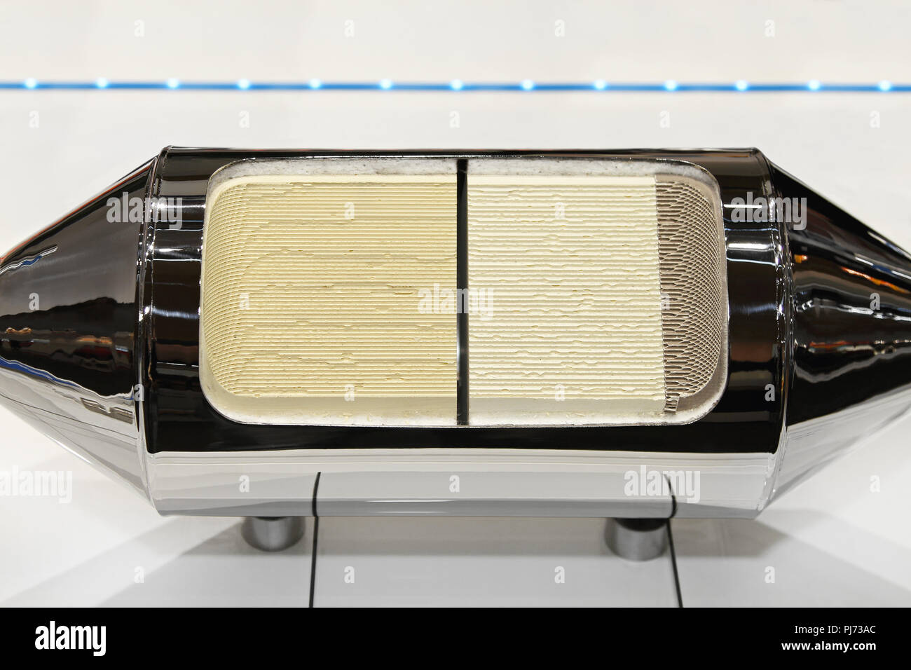 Catalytic converter interior structure emissions control