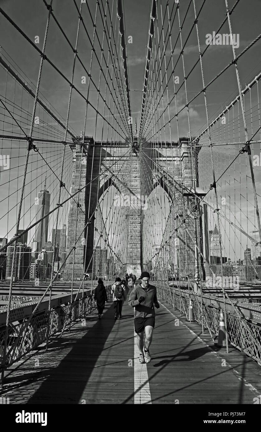 Jogger on the Brooklyn Bridge, New York City Stock Photo