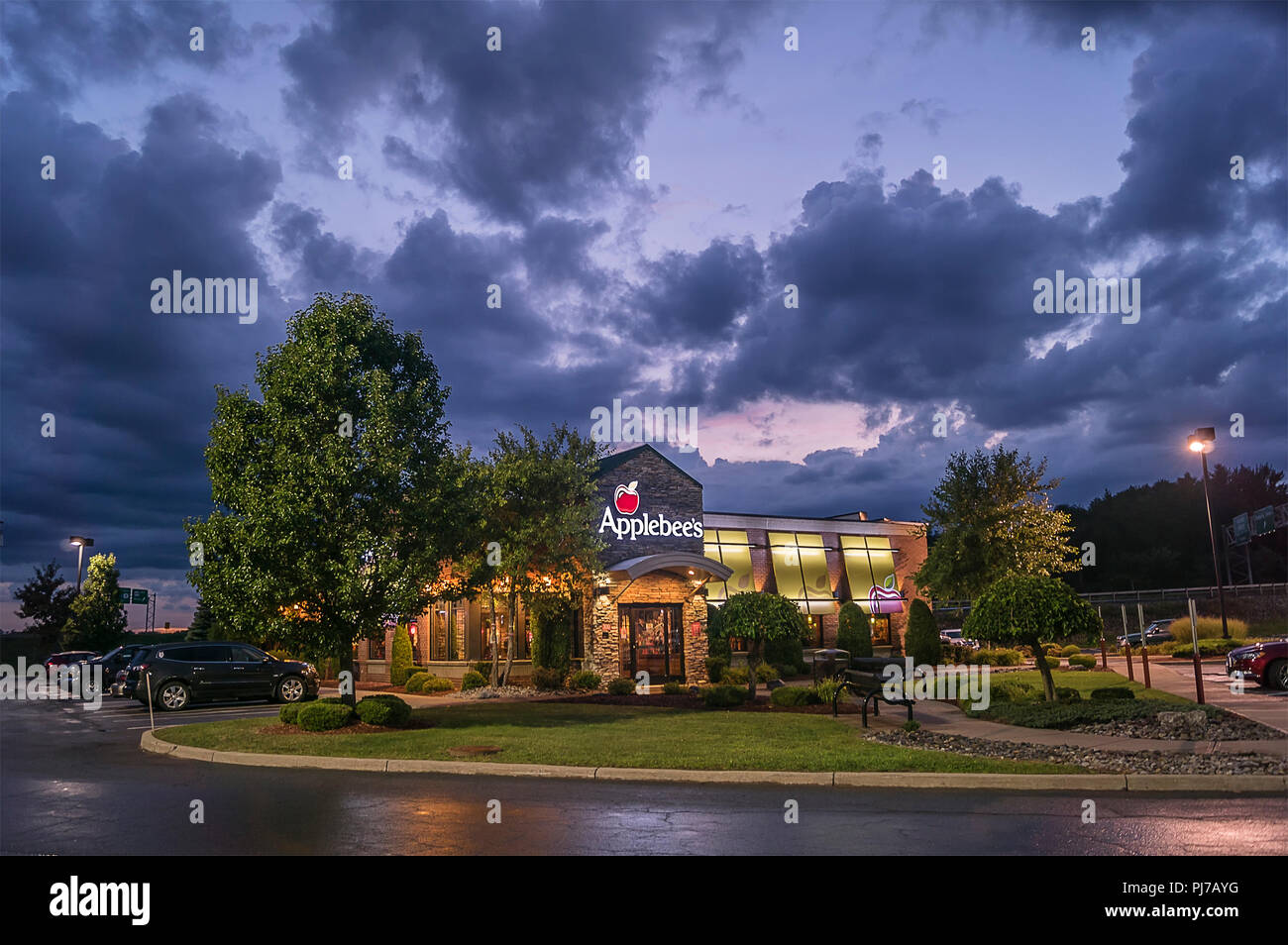 Utica, New York, USA - SEPTEMBER 03, 2018: Applebee's building at night at it's branch restaurant in Utica, New York Applebee's Neighborhood Grill and Stock Photo