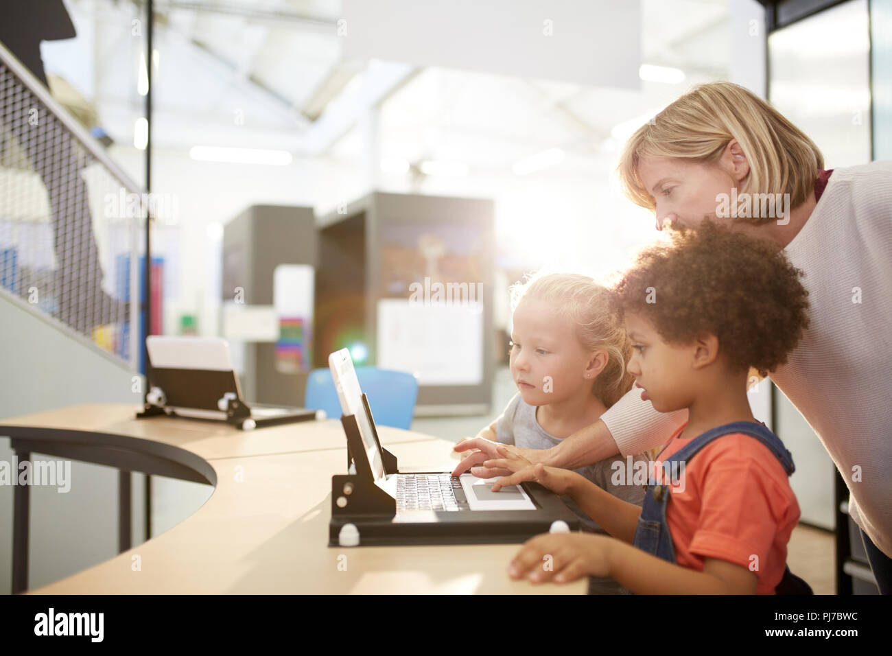African teacher in classroom hi-res stock photography and images - Alamy