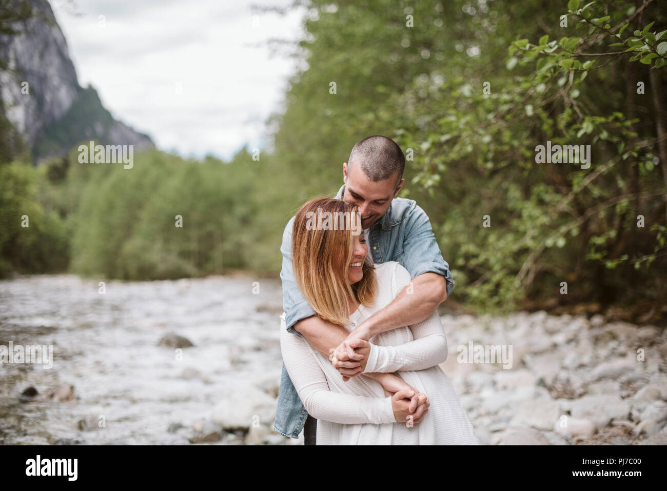 Couple hugging river hi-res stock photography and images - Alamy