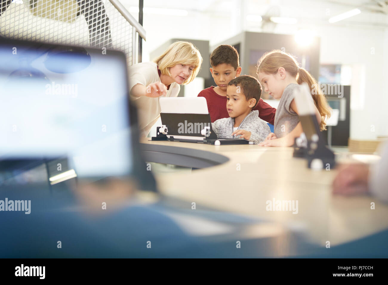 Teacher using computer school hi-res stock photography and images - Alamy
