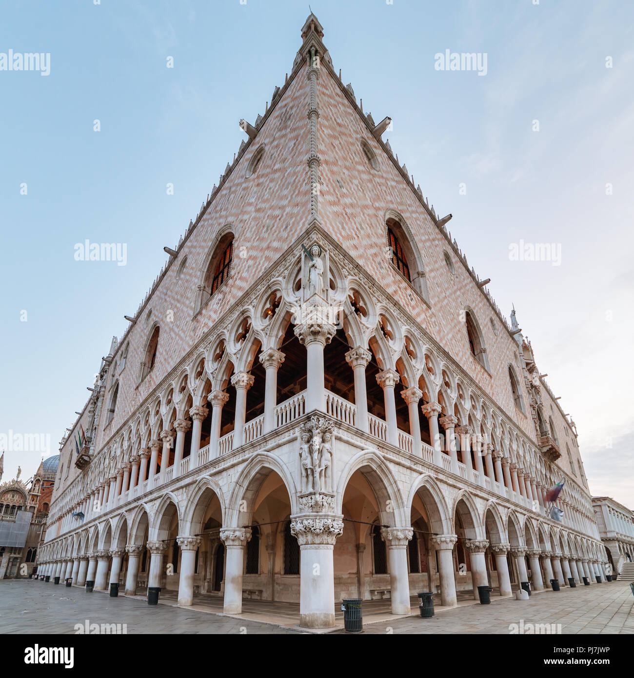 The doges palace italian hi-res stock photography and images - Alamy
