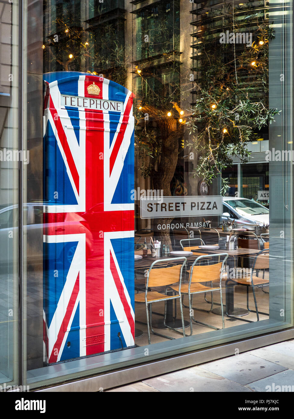 Gordon Ramsay Street Pizza - a new Gordon Ramsay Pizza and Cocktails restaurant Bread Street in the City of London Stock Photo