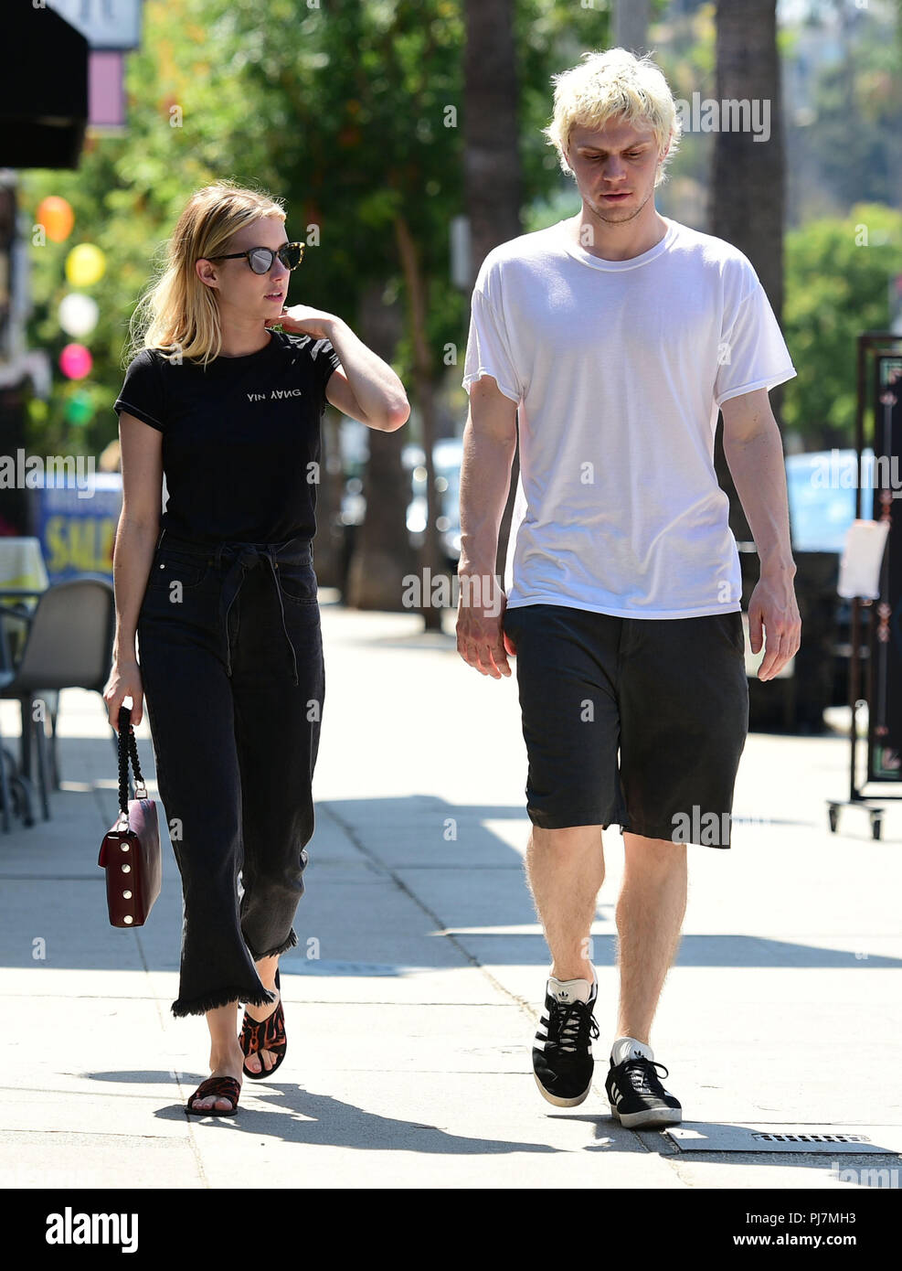 Эван питерс девушка. Эван питерс девушка. Эван питерс жена. Эван питерс с девушкой. Эван питерс.