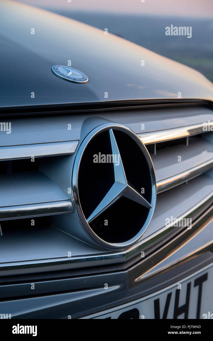 2010 Mercedes W204 C250 Cdi Blue Efficiency Sport Amg Line German Premium Estate Car Stock Photo Alamy