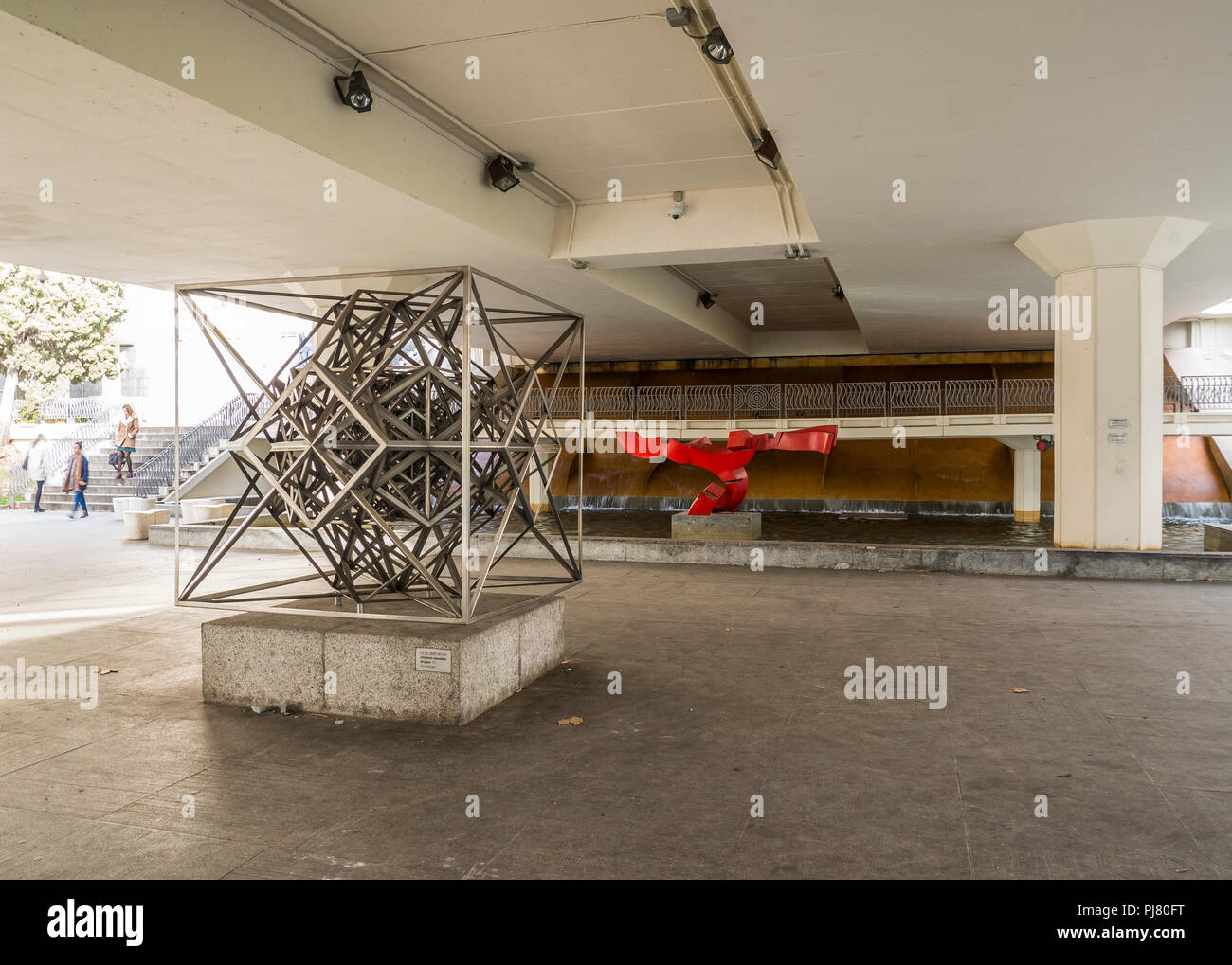 Museo de escultura al aire libre. Paseo de la Castellana. Madrid. España  Stock Photo - Alamy