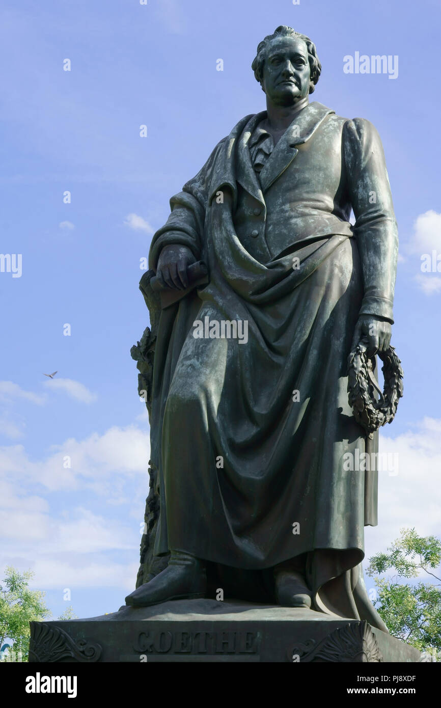 Goethe-Denkmal, Johann Wolfgang von Goethe, Goetheplatz, Innenstadt, Frankfurt am Main, Deutschland, Europa | Stock Photo